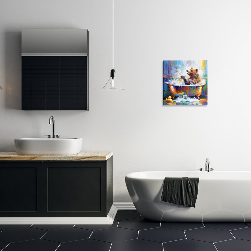«Happy Bear in Bathaign» par Leon Devenice, H 17 po x l 17 po