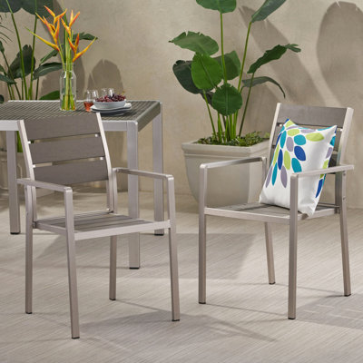 Chaise de salle à manger d'extérieur moderne en aluminium avec siège en faux bois (ensemble de 2)