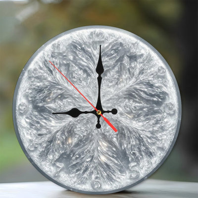 Clock-Face-with-Aurora-Winter-Forest