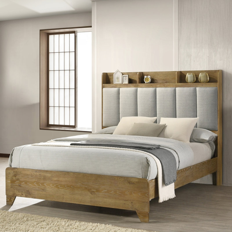 Grand lit de style transitionnel avec hublots, tête de lit tapissier brun pour la chambre à coucher avec finition de finition, hublots et rehaussement de style