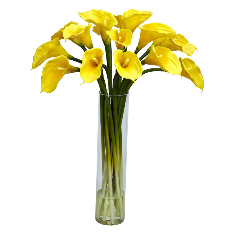 Agencement de fleur lilly calla dans un vase en verre, Jaune