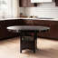 Table de salle à manger 4 couverts, alliant détails en bois massif, style traditionnel et rangement, comme sur la photo