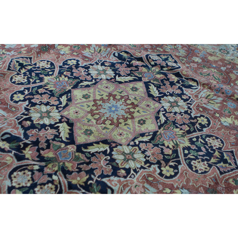 Luxurious Wool Oriental Area Rug