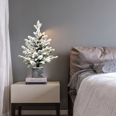 Arbre de Noël floqué 4,5 pi avec base de pot et lumières DEL