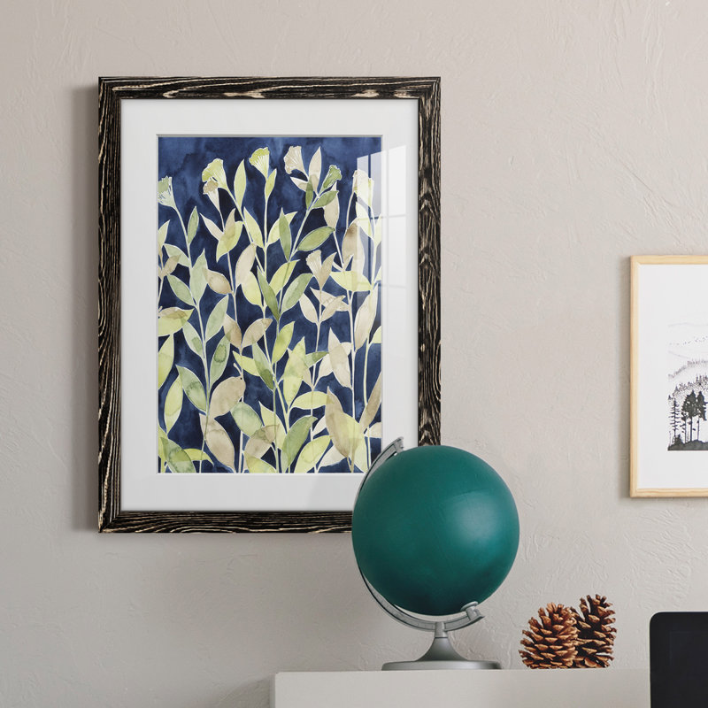Indigo Blooming Night I encadré mat - prêt à accrocher, H 32 po x l 23 po x P 1 po, Cadre noir
