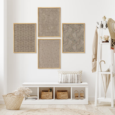 Ensemble de 4 pièces d'art mural encadré à motif floral d'inspiration antique - impressions de style papier peint aux tons neutres pour des intérieurs élégants et classiques