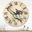 Horloge murale en bois-63903343-125964716