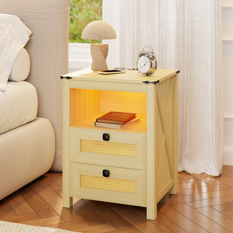 Table de chevet avec lumières DEL et prises Nikkiya, Bois naturel