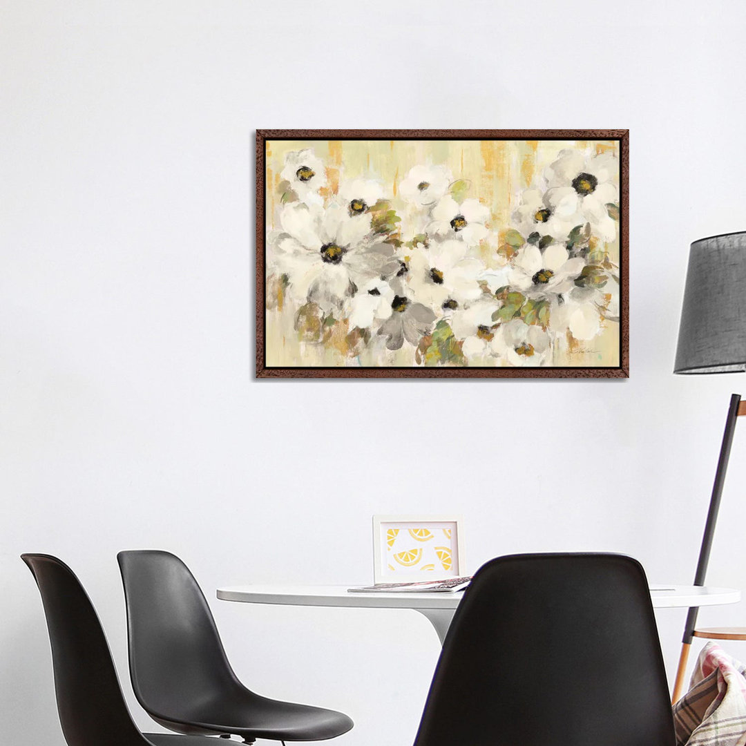 White And Green Bloom Crop von Silvia Vassileva - Galerie- Giclée