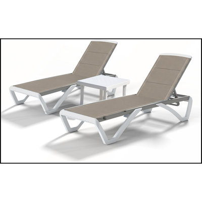 Ensemble de 2 chaises longues de patio avec table, en tissu double couche, pour piscine extérieure.