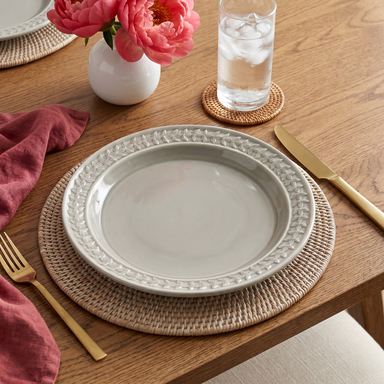 Botanic Garden Harmony 9" Salad Plate, Stone