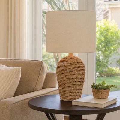 Lampe de table Ezzy avec base en rotin brun et abat-jour en lin ivoire