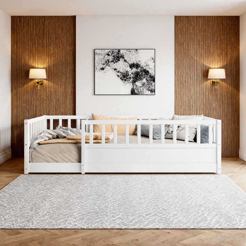 Lit simple au sol: lit d'enfant en pin massif Montessori avec barrière et porte haute sécurité, blanc, Blanc