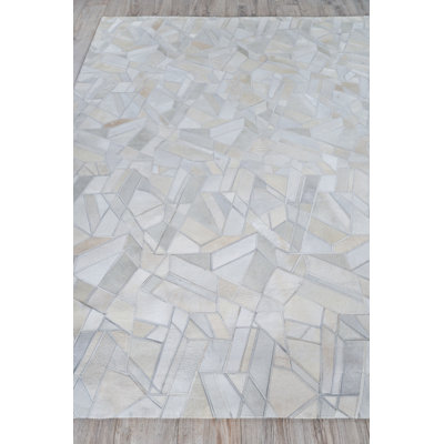 Exquisite Rugs Natural Hide Handmade Hand-Stitched Leather Cowhide Ivory Area Rug