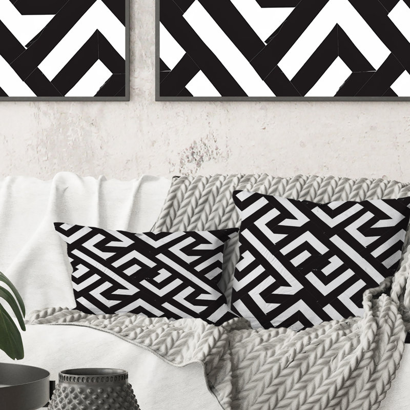 Coussin décoratif moderne noir et blanc à motif de triangles III, H 16 po x l 16 po