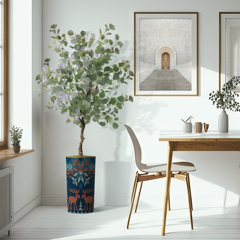 Arbre artificiel dans un pot de fleurs moderne, faux arbre en soie d'eucalyptus (décoration en pot et arbre)