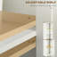 Armoire de salle de bain mince avec trois tablettes ouvertes et porte, colonne de rangement autoportante blanche, étagère réglable pour papier hygiénique, serviettes, articles d'hygiène et produits de nettoyage.