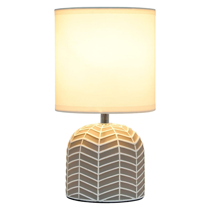 Petite lampe de table contemporaine avec base ondulée et tambour blanc
