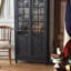Noir massif + bois manufacturé + vitrines
