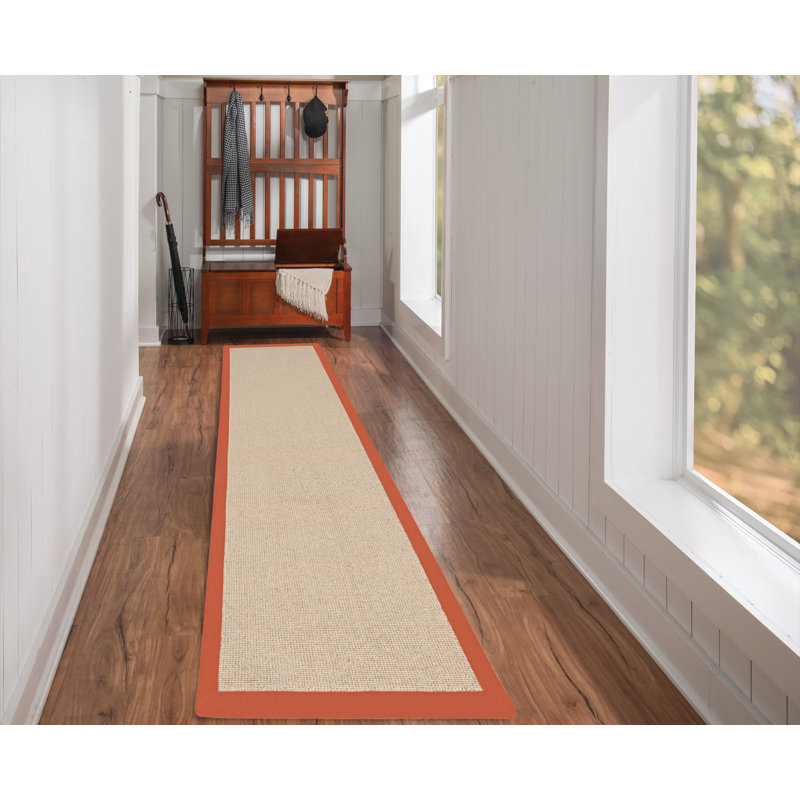 Tapis berbère beige clair fait à la main avec bordure en coton orange brûlé Nannette, Tapis de couloir 2 pi 6 po x 12 pi