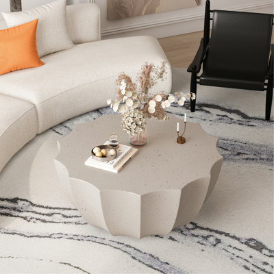 Table basse moderne et imperméable avec ciment MgO durable, parfaite pour une utilisation intérieure et extérieure dans divers environnements