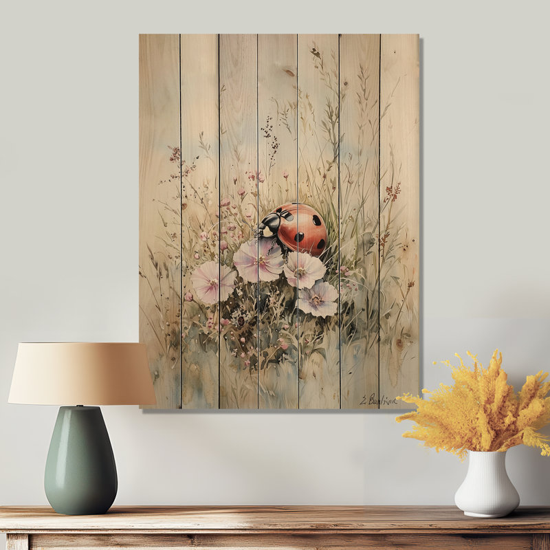Curious Ladybug Blooms - Art mural moderne sur bois de pin naturel, H 32 po x l 24 po