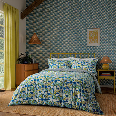 Twist And Turn Cotton Floral Duvet Cover Set with Pillowcases