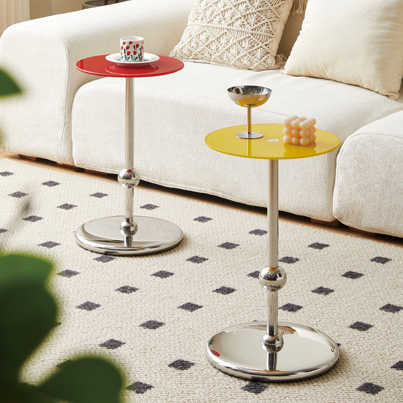 Petite table moderne simple et créative
