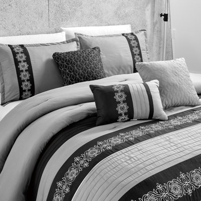 Ring Stitch Floral Comforter