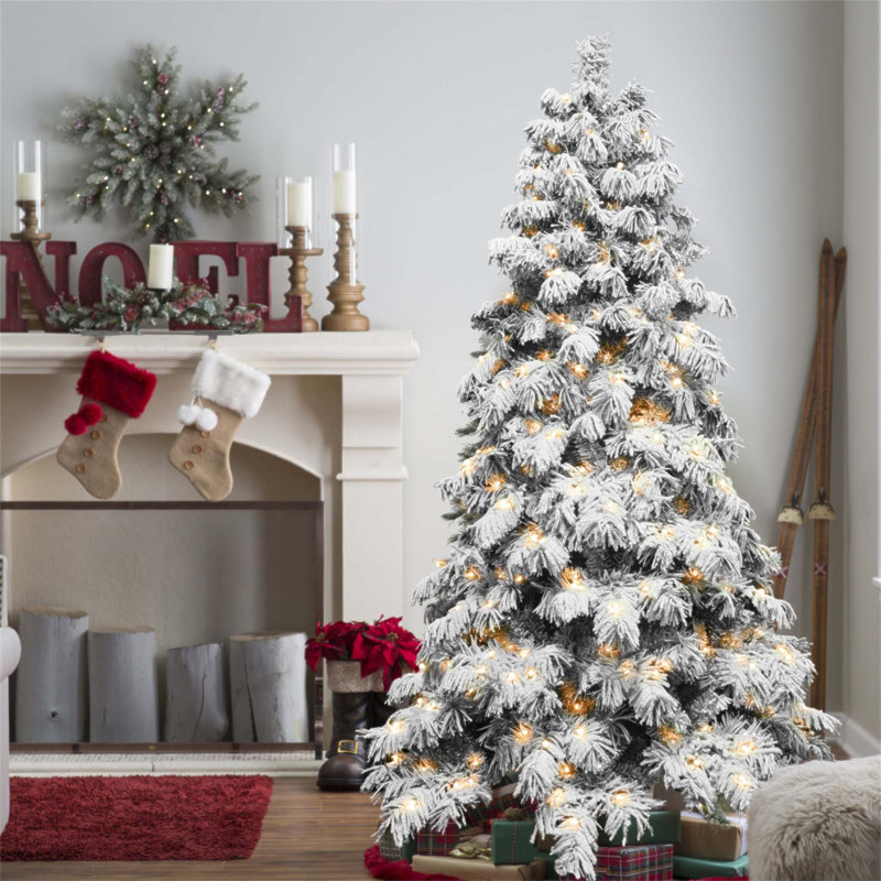 Arbre de Noël 5 pi en forme d'épouvantail avec 200 lumières DEL chaudes et 375 pointes en PVC, installation facile et structure à charnières