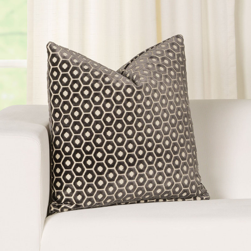 Coussin dÃ©coratif hexagonal en relief Â« Beatrice Â», Noir, 16 po x 16 po