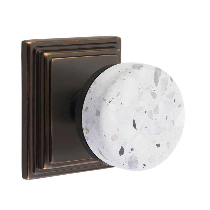 Mortaise intérieure Emtek Select Passage avec rosette Wilshire et tige conique, bouton Terrazzo clair (LH)