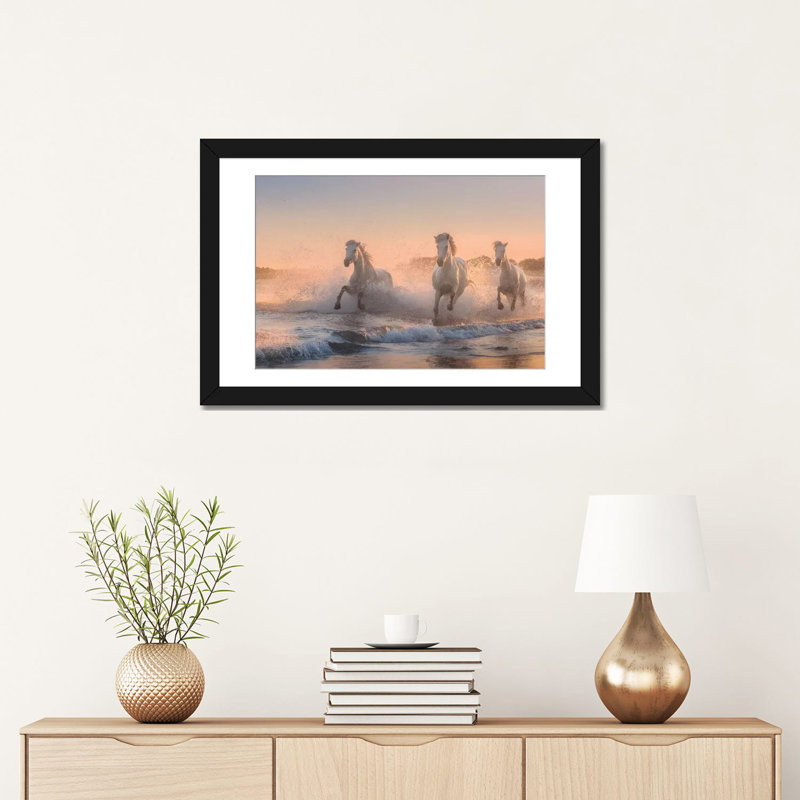 « white anges of camargue vi », reproduction d’impression sur toile, H 16 po x l 24 po x P 1 po, Papier d'art encadré noir