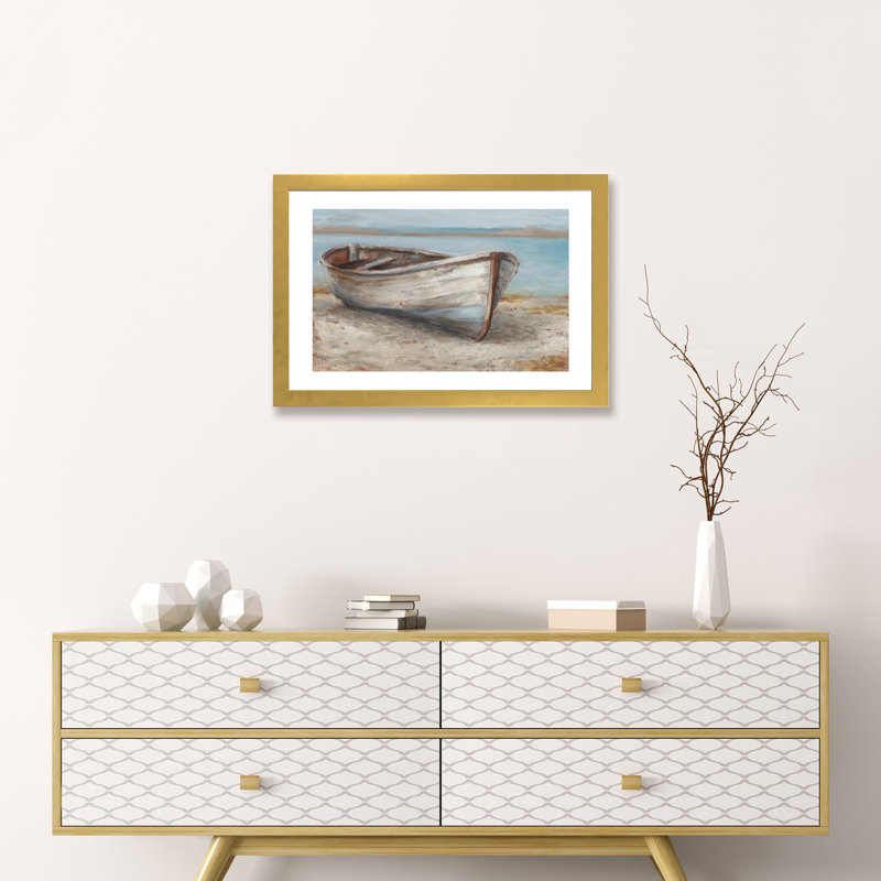 «Whitewashed Boat I» par Ethan Harper - reproduction imprimée, H 24 po x l 32 po x P 1 po, Papier doré