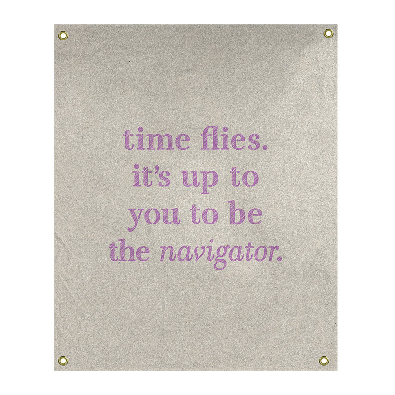Tapisserie quote-quote time à l’écriture en polyester, H 36 po x l 26 po, Blanc / violet