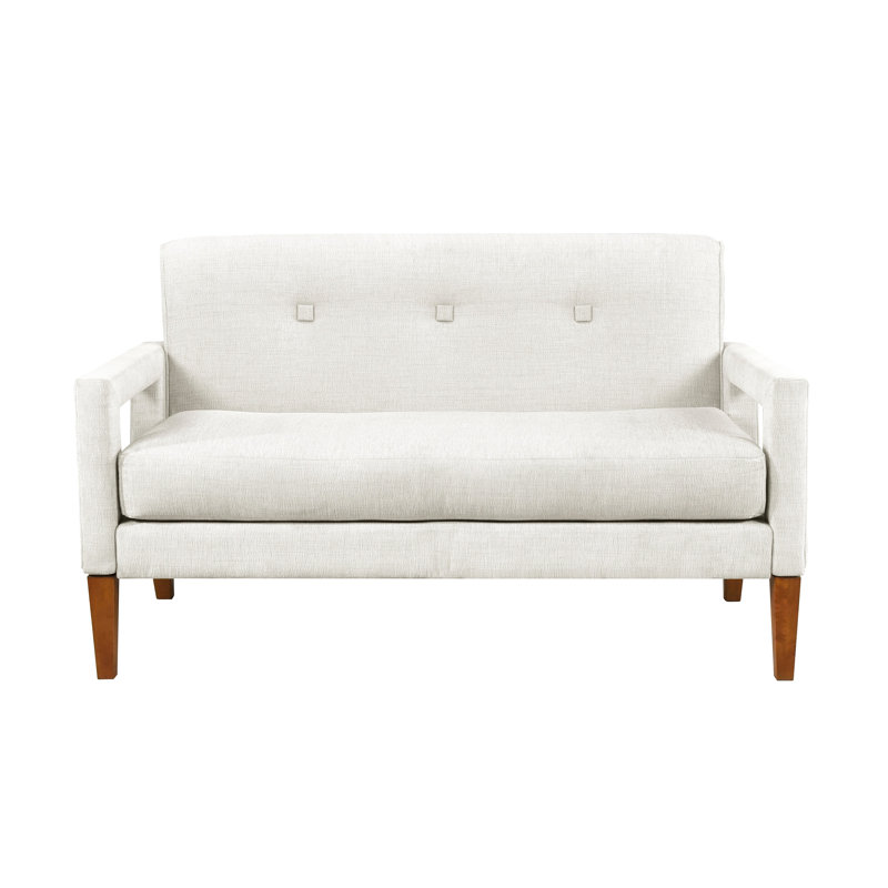 Chenille beige avec structure en bois massif et en contreplaqué, rembourrage en mousse au-dessus des ressorts ensachés, hauteur des accoudoirs de 23,5 po et pieds de 8,5 po