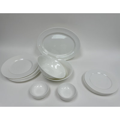 Vaisselle et service en porcelaine tendre. Service de table 21 pièces, service pour 6, blanc classique