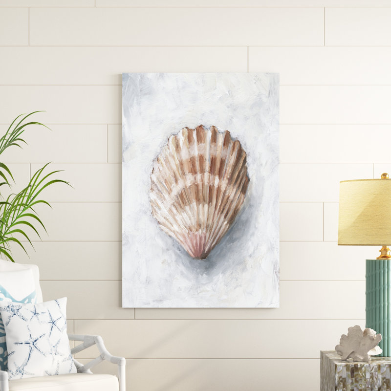 «White Shell Study IV» par Ethan Harper - peinture sur toile tendue, H 48 po x l 32 po