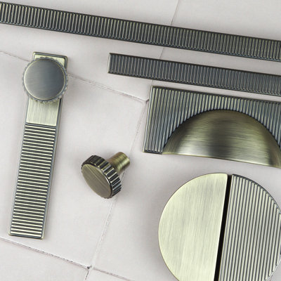 Antique Brass Ribbed Handle Collection & Coordinating Knobs