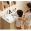 Meuble-lavabo autoportant simple de 30 po Fredson avec lavabo en céramique en forme d'arc, pieds en bois massif, portes à fermeture en douceur et rangement intérieur réglable, facile à assembler