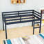 Lit mezzanine simple en bois avec échelle-634791088