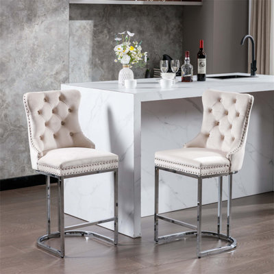 Ensemble de 2 tabourets de bar de 26 po de hauteur comptoir, ensemble de 2 chaises d'îlot de cuisine rembourrées en velours avec dossier à boutons, garniture de rivets et base en métal chromé