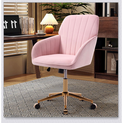Fauteuil de bureau pivotant ergonomique réglable avec coussin en mousse à mémoire de forme et soutien lombaire pour un confort optimal même en position assise prolongée.