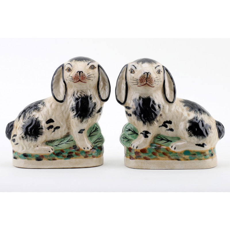 Petite figurine de lapin Staffordshire, H 6,5 po x l 6 po x P 3 po, Crème / Noir