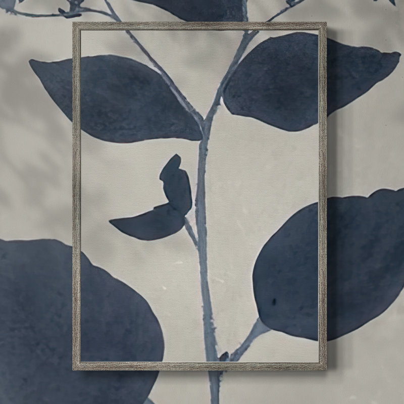 Reproduction encadrée bleu marine fleurs pressées III, H 15 po x l 12 po