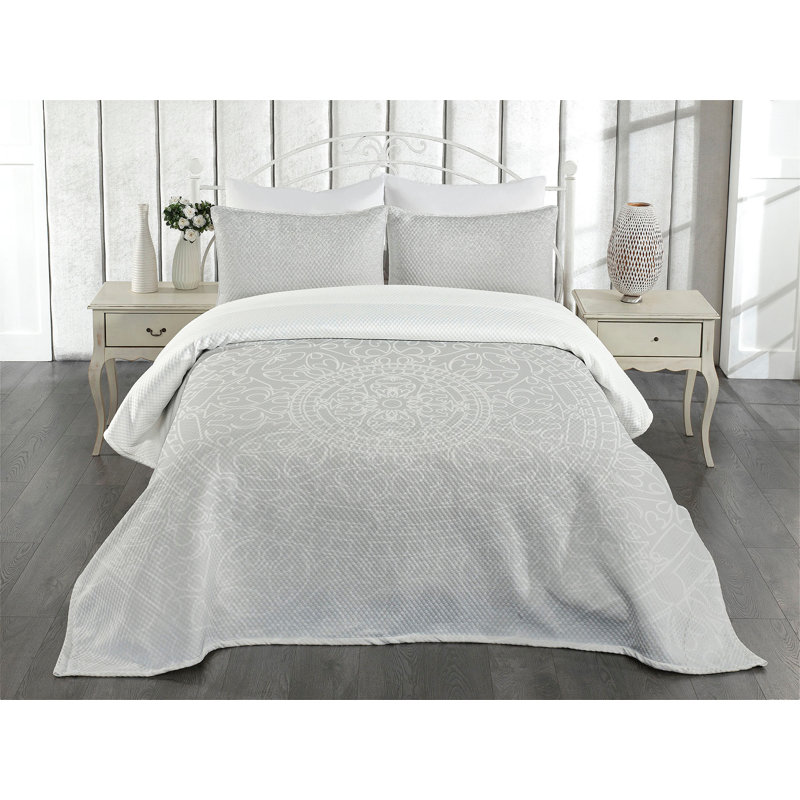 Gray Quilted Queen Bedspread Set with Pillow Shams