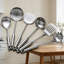 Ensemble d'ustensiles de cuisine 6 pièces en acier inoxydable - Spatule Wok, louche, écumoire, cuillère à pâtes, cuillère de service, tourneur à fentes - Outils de cuisine allant au lave-vaisselle