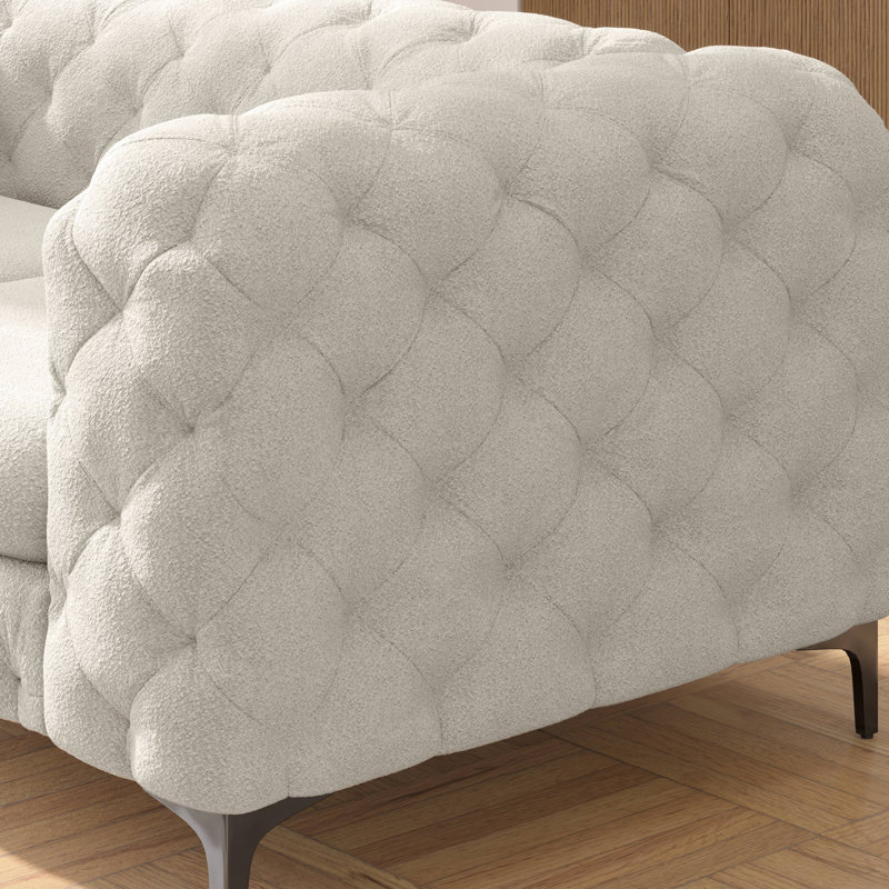 Causeuse / canapé Chesterfield en polyester capitonné Liddel avec pieds en métal noir, 29.5" H x 70.5" W x 39" D, Blanc