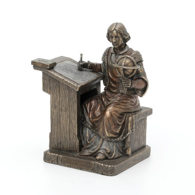 Eine People Statue