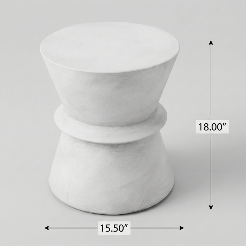 Table d'appoint d'extérieur fabriquée en béton léger.